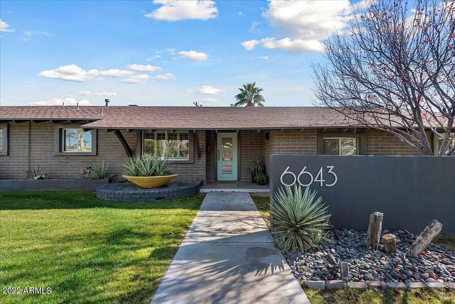 6643 N 7th Dr photo 2