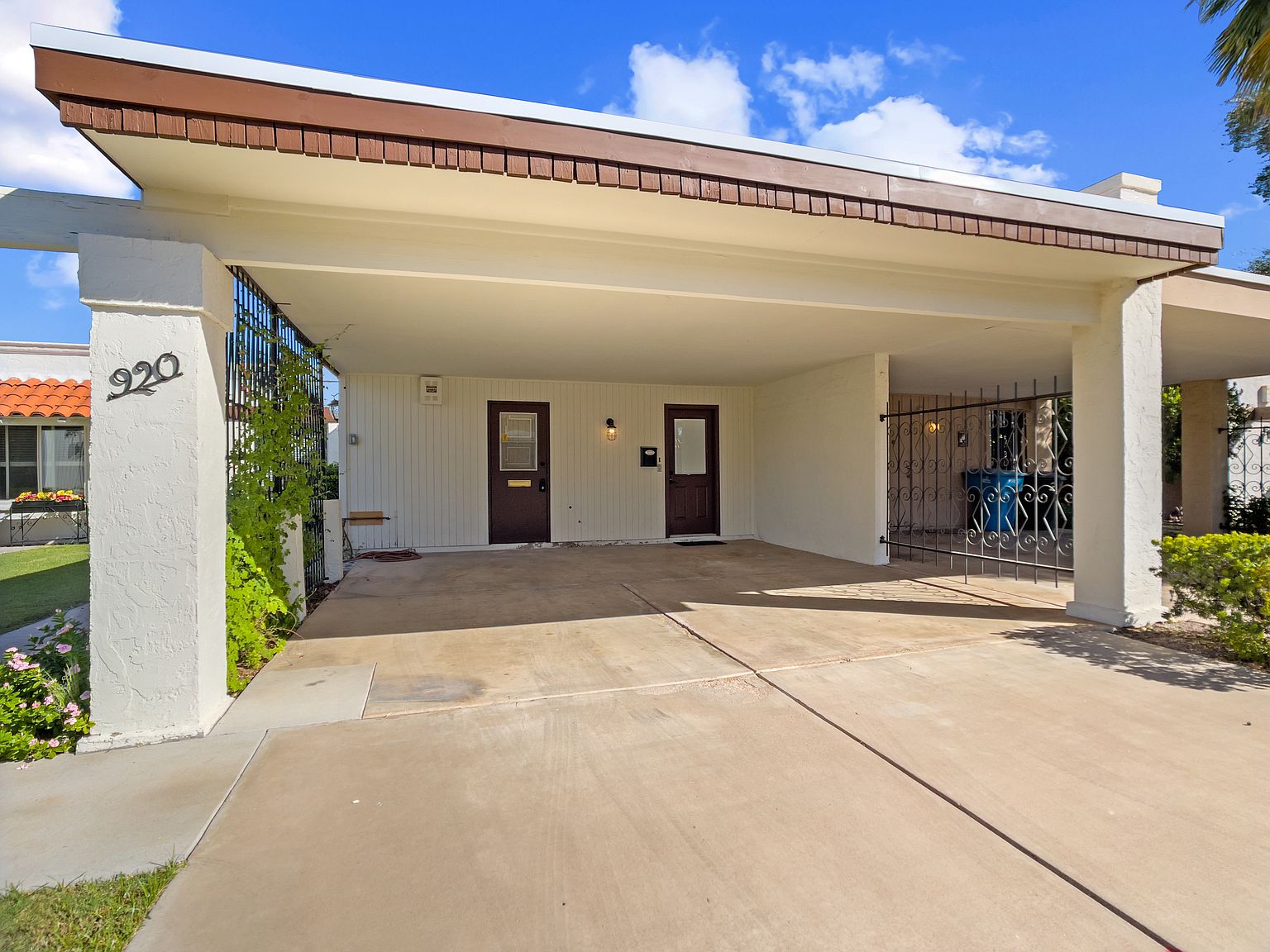 920 W Solcito Ln photo 3