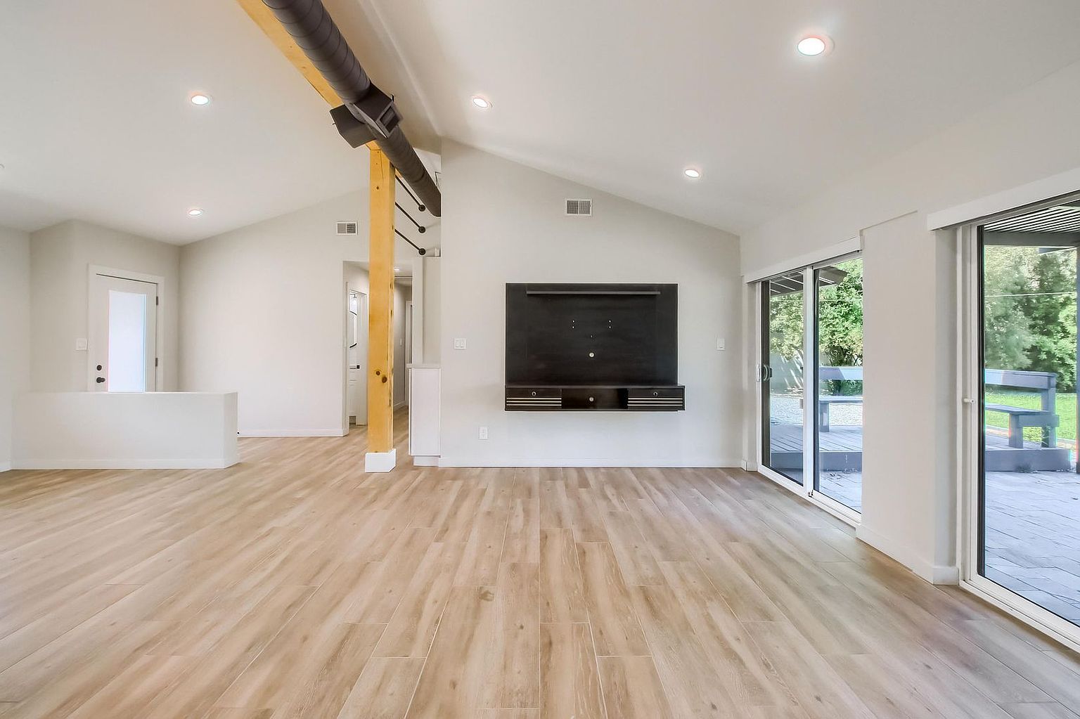 3 Bedroom single family home in Phoenix photo 5