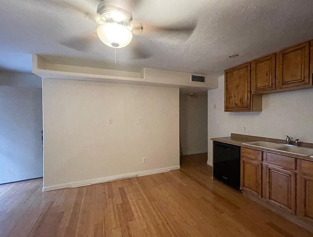 1533 W Missouri Ave photo 3