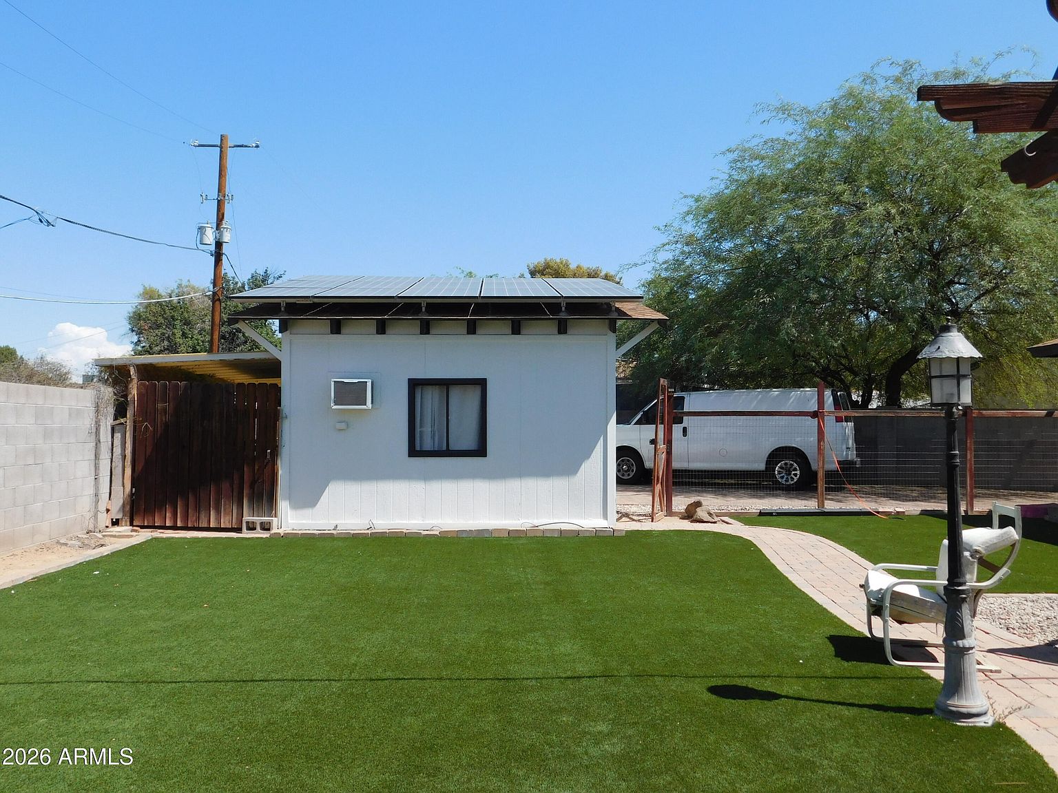 1618 W Gardenia Dr photo 4