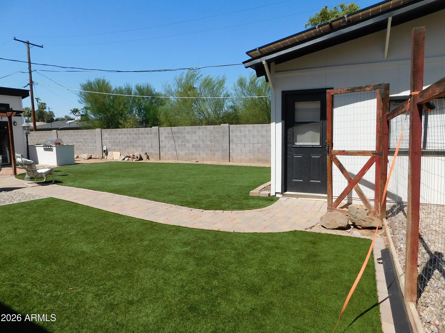 1618 W Gardenia Dr photo 3