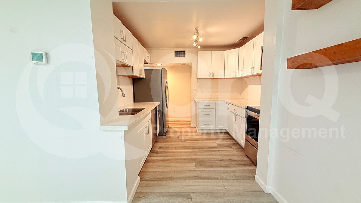 2626 W Vista Ave photo 4