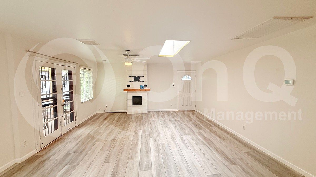 2626 W Vista Ave photo 2