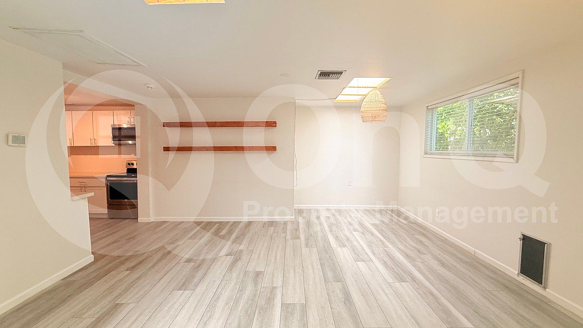 2626 W Vista Ave photo 3