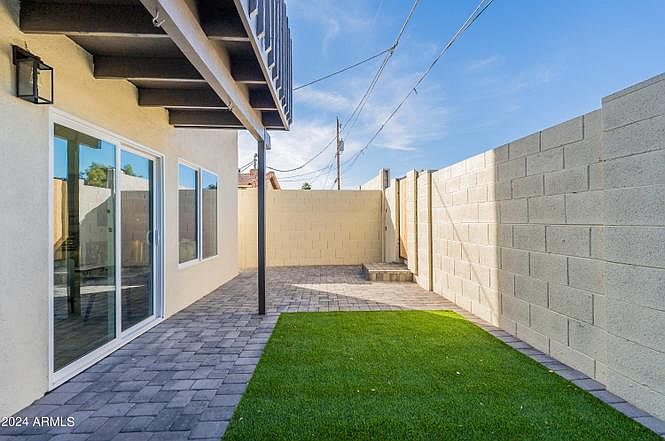 938 W Mission Ln photo 4