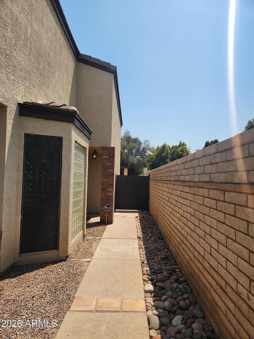9025 N 14th Dr photo 2