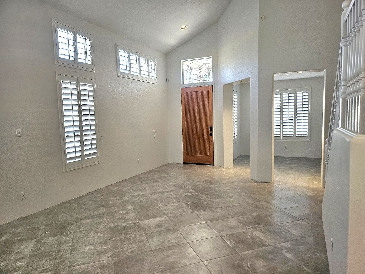 1257 E Voltaire Ave photo 4