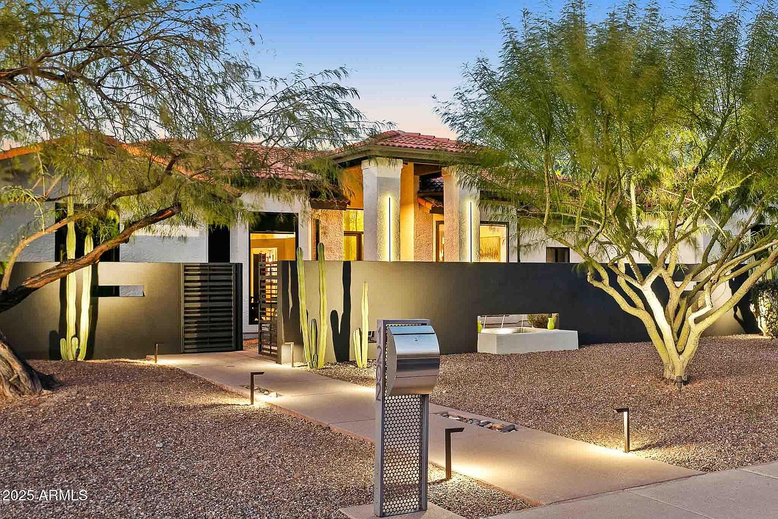 1202 W Aster Dr Phoenix, AZ 85029 photo 2