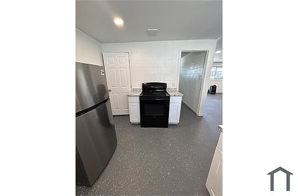 1540 W Desert Cove Ave photo 3