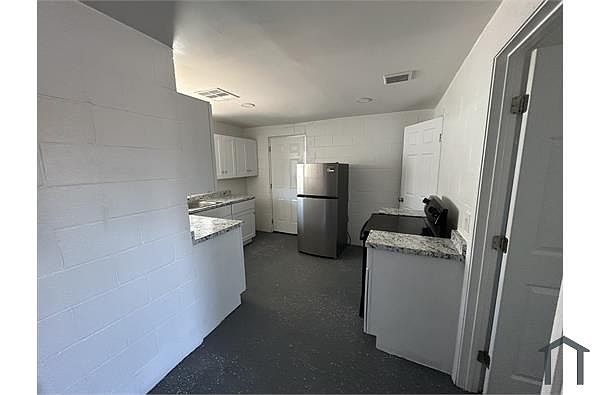 1540 W Desert Cove Ave photo 2