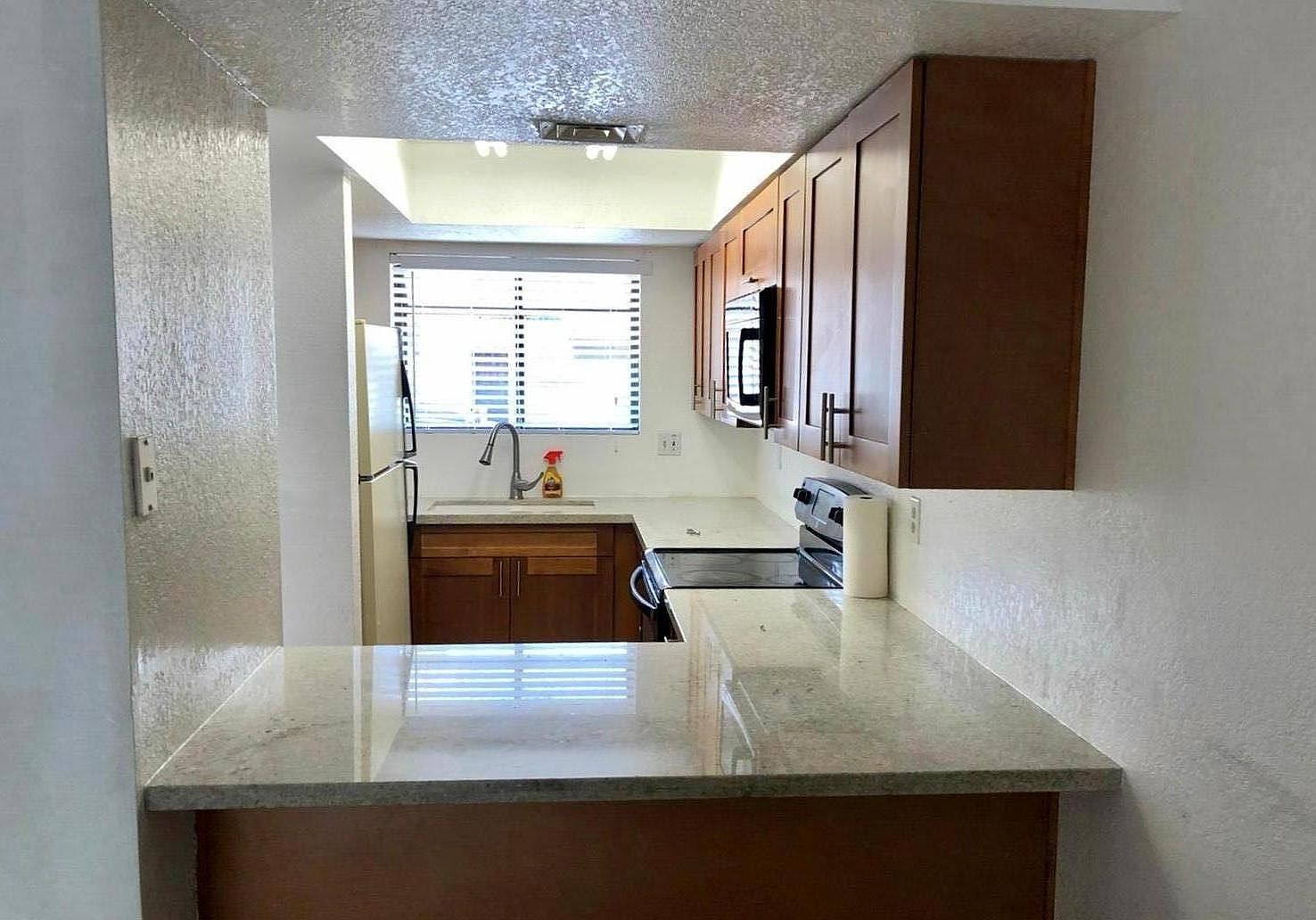 1545 E Sahuaro Dr photo 4
