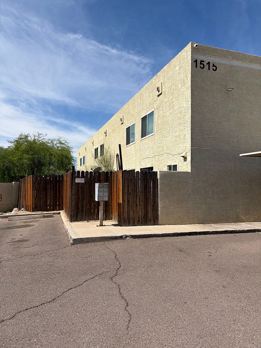 1515 E Sahuaro Dr photo 2