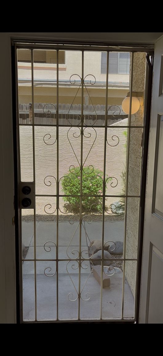 1515 E Sahuaro Dr photo 3