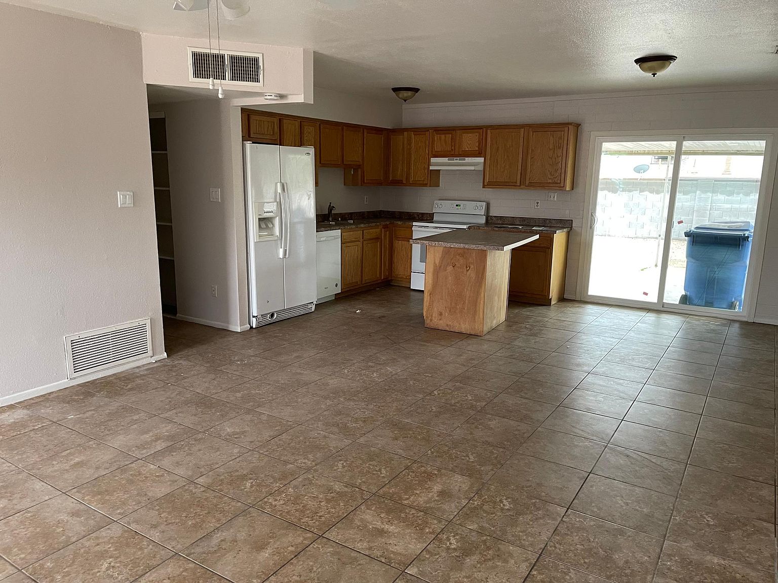 1313 E Desert Cove Ave photo 3