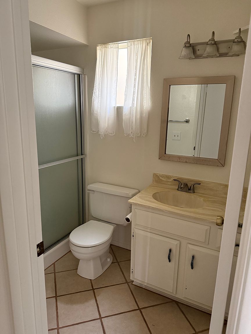 1149 E Beryl Ave photo 4