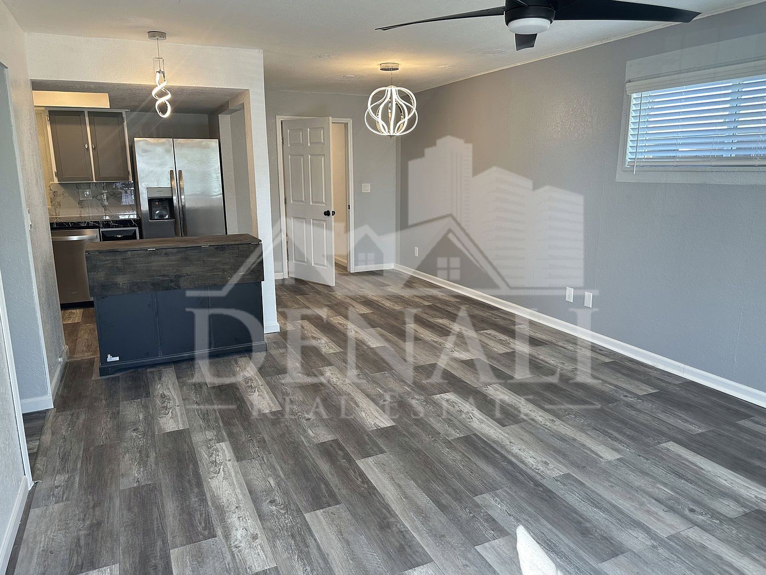 216 E Carol Ave Phoenix, AZ 85020 photo 3
