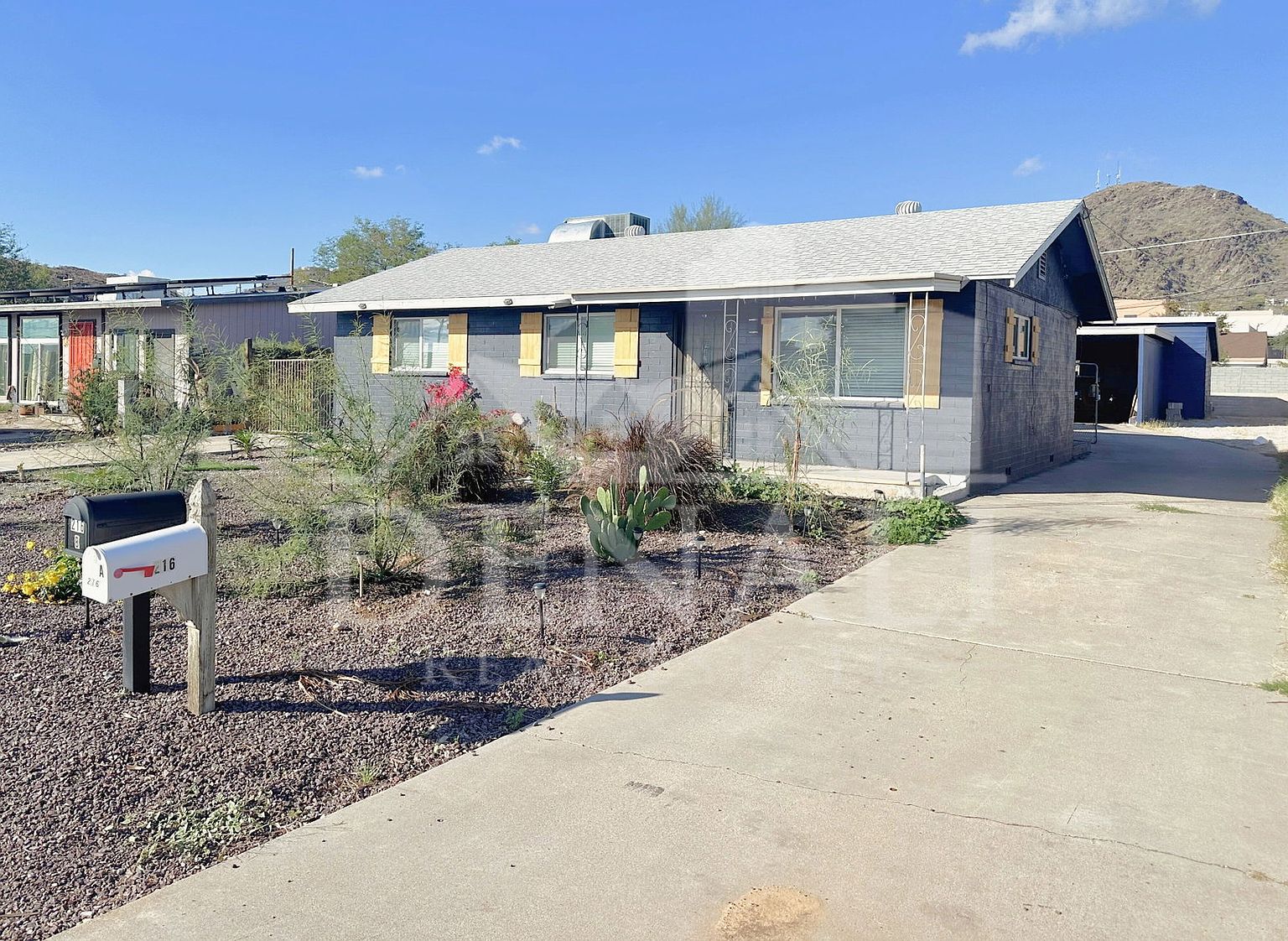 216 E Carol Ave Phoenix, AZ 85020 photo 2