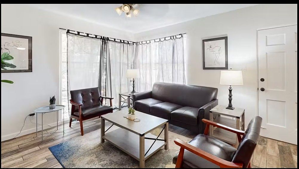 15 W Mission Ln photo 2