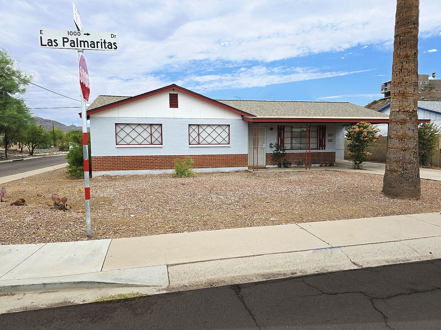 1002 E Las Palmaritas Dr photo 2