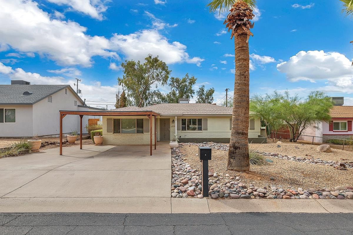 1445 E El Camino Dr