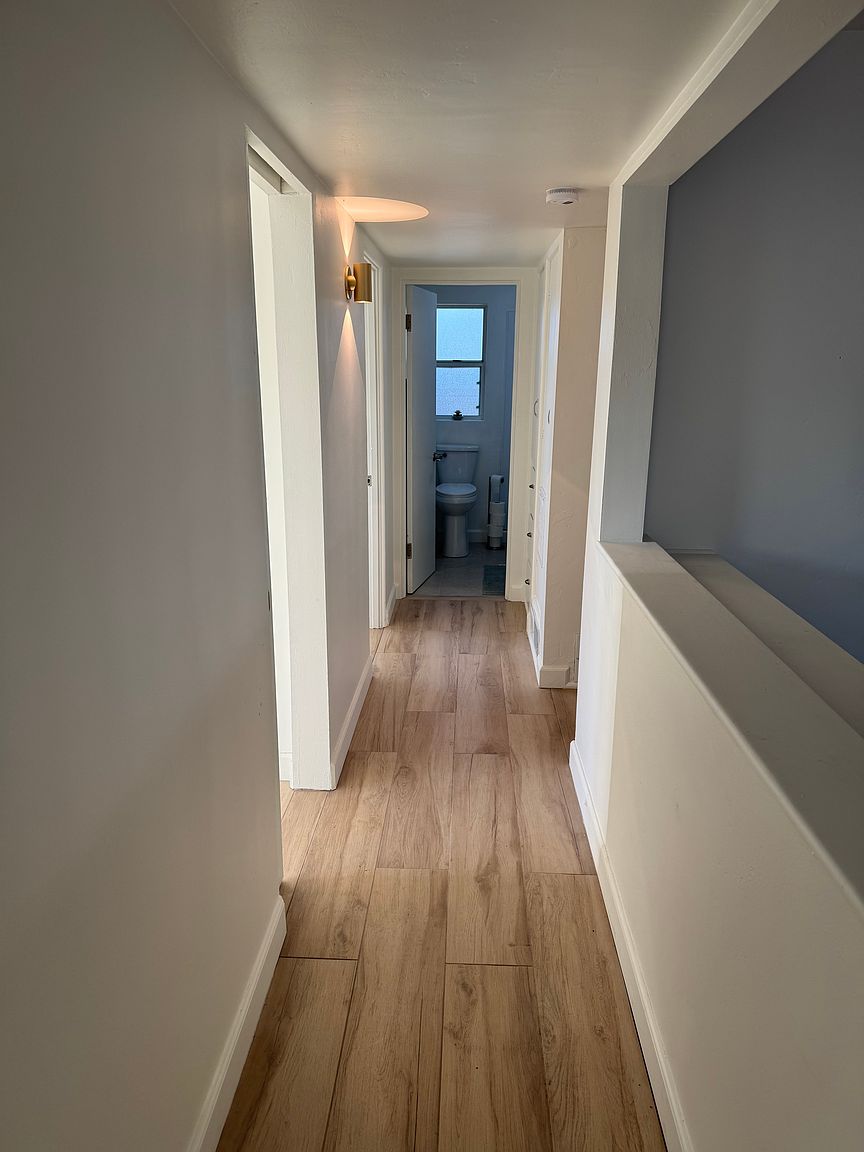 1002 E Glenn Dr photo 5