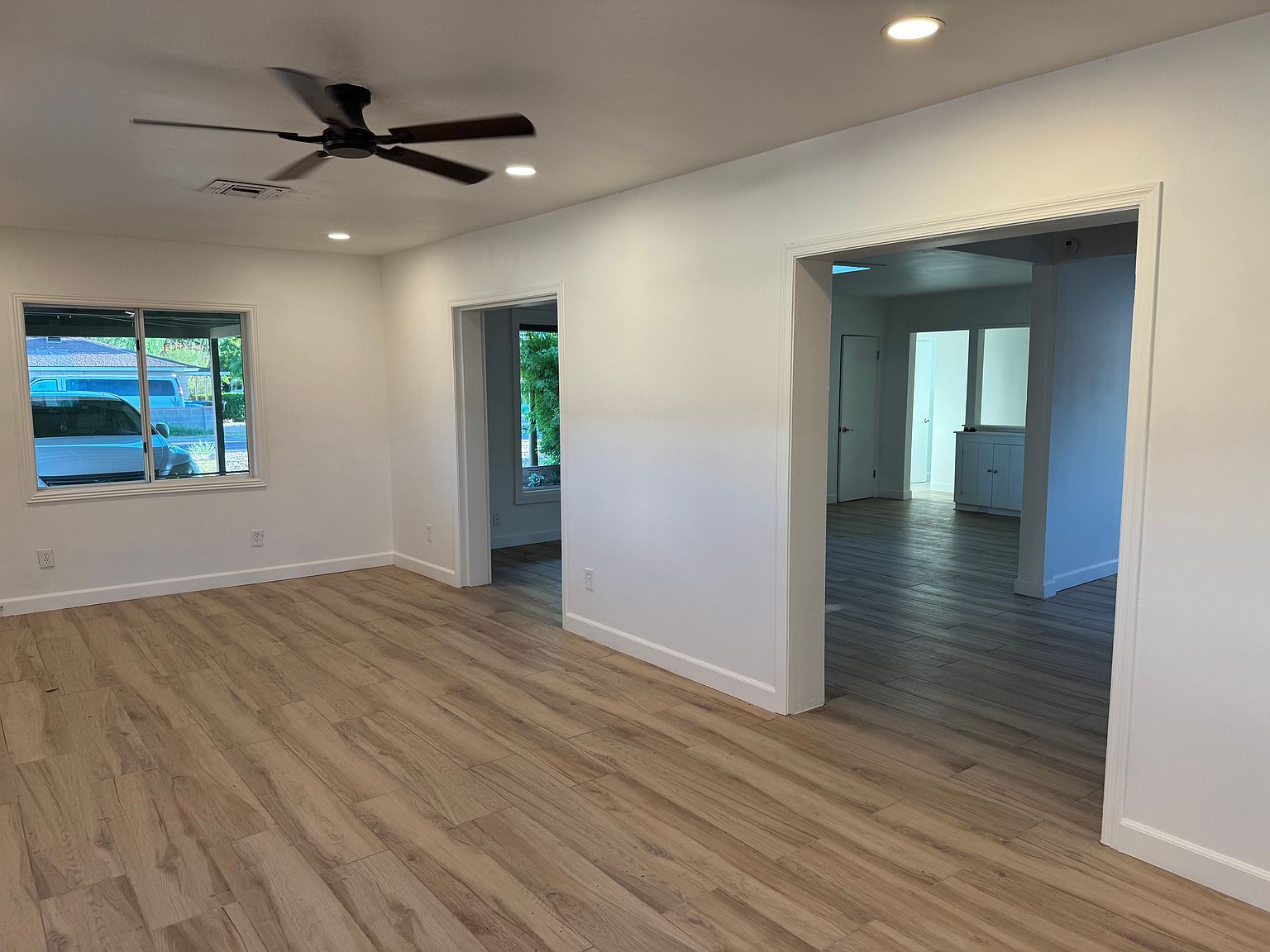 1002 E Glenn Dr photo 4