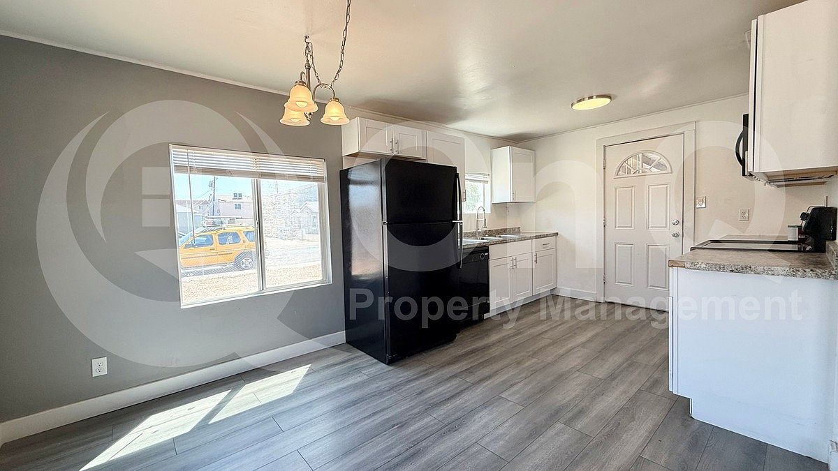 17 E Townley Ave photo 3