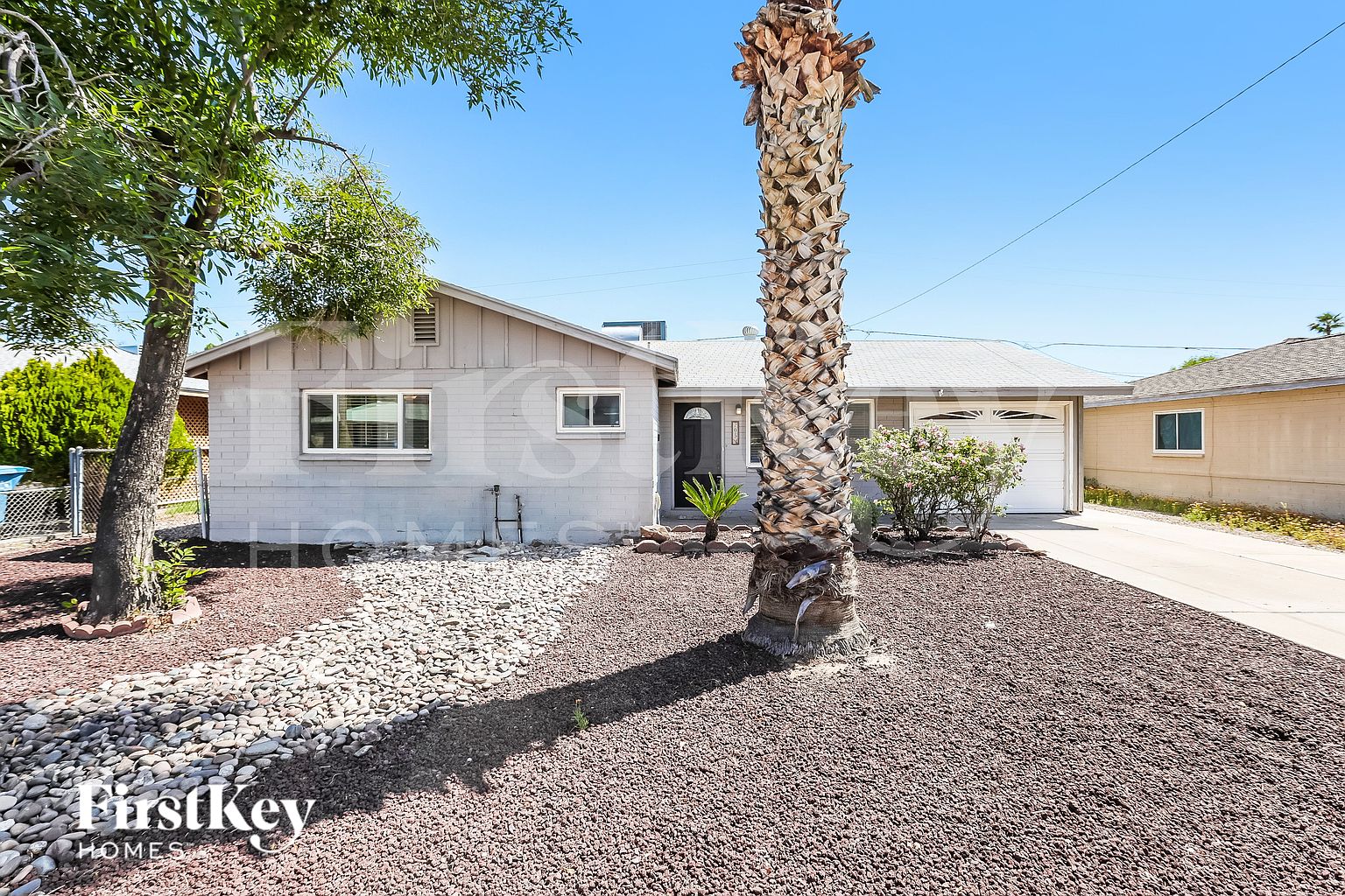205 E Orchid Ln Phoenix, AZ 85020 photo 2