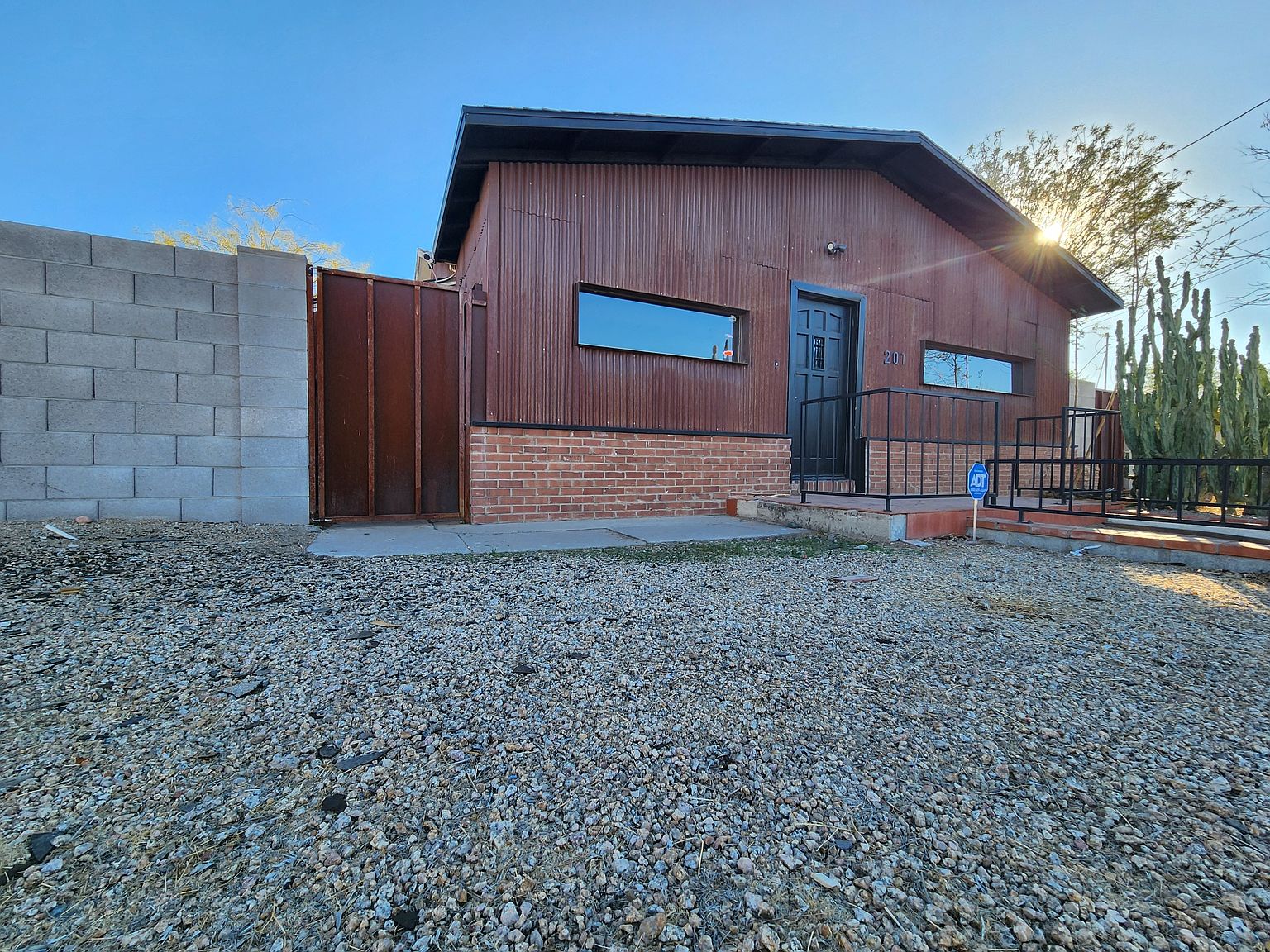 201 E Alice Ave photo 2