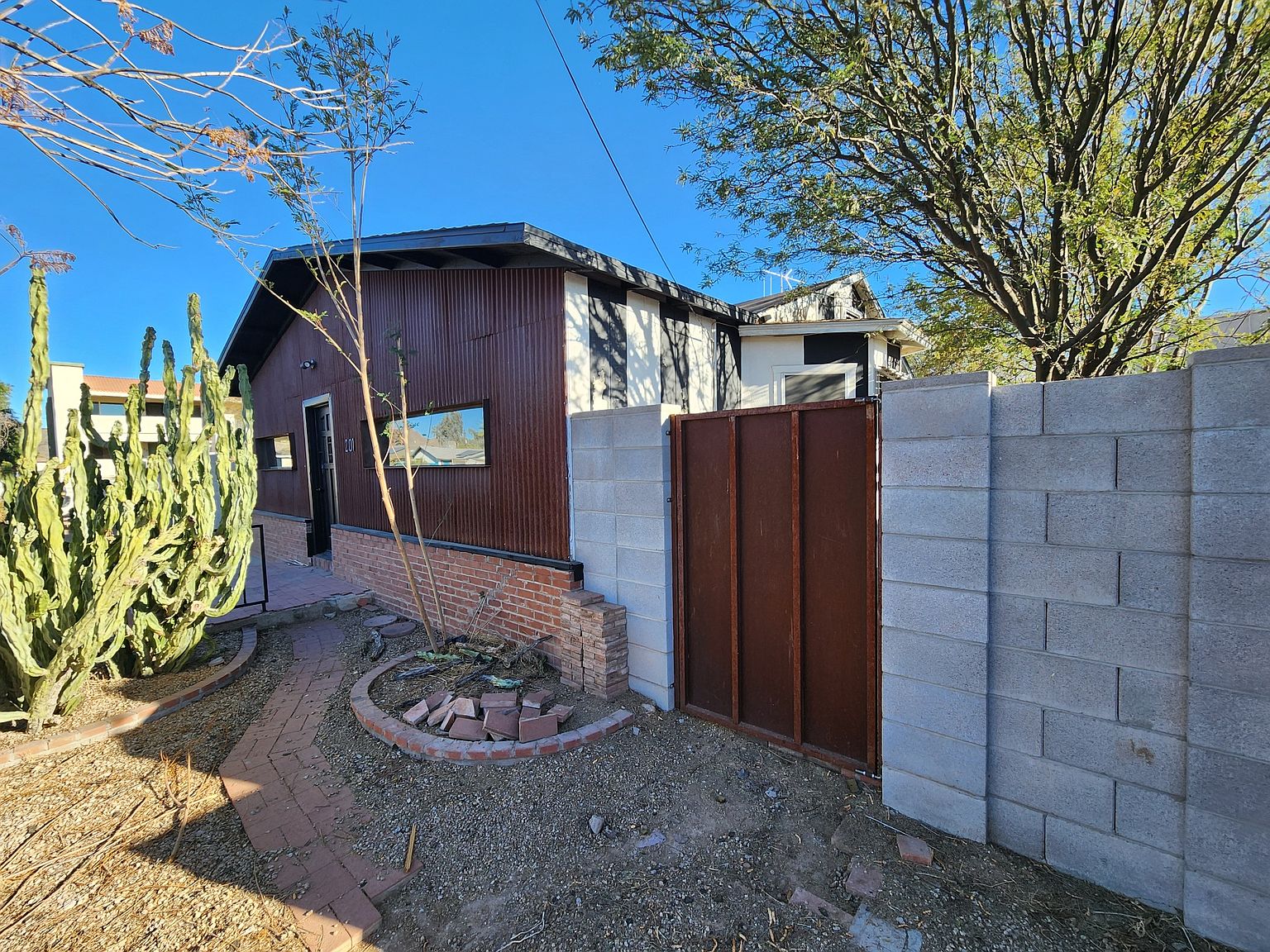 201 E Alice Ave photo 3