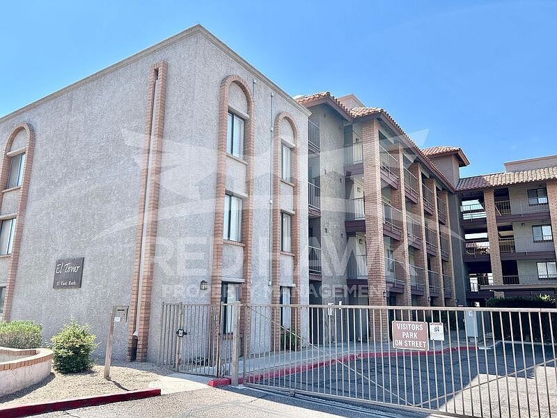 LJ Phoenician Properties Condo and House photo 2