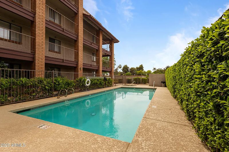 LJ Phoenician Properties Condo and House photo 4