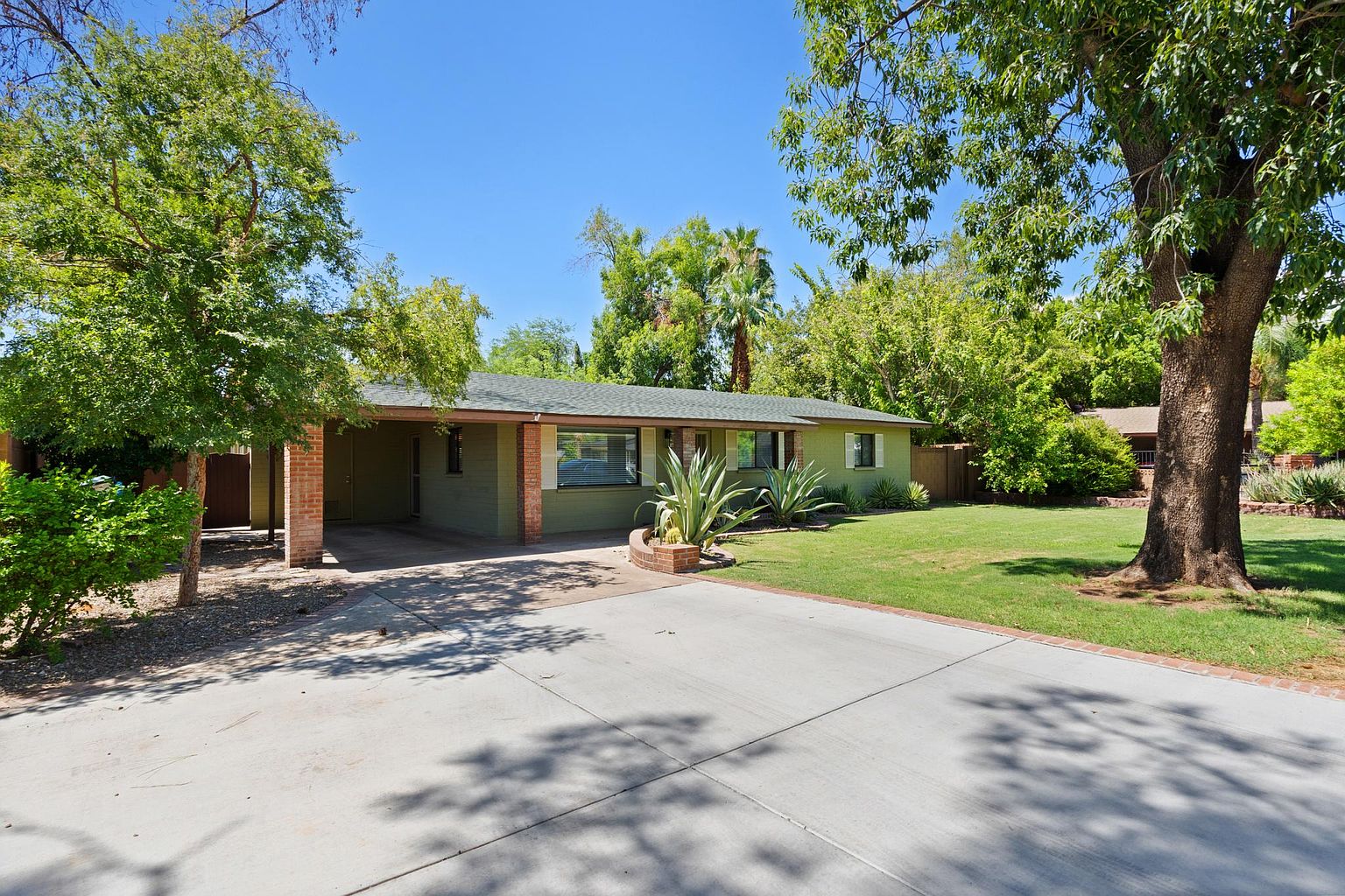 8744 N 6th Dr photo 3