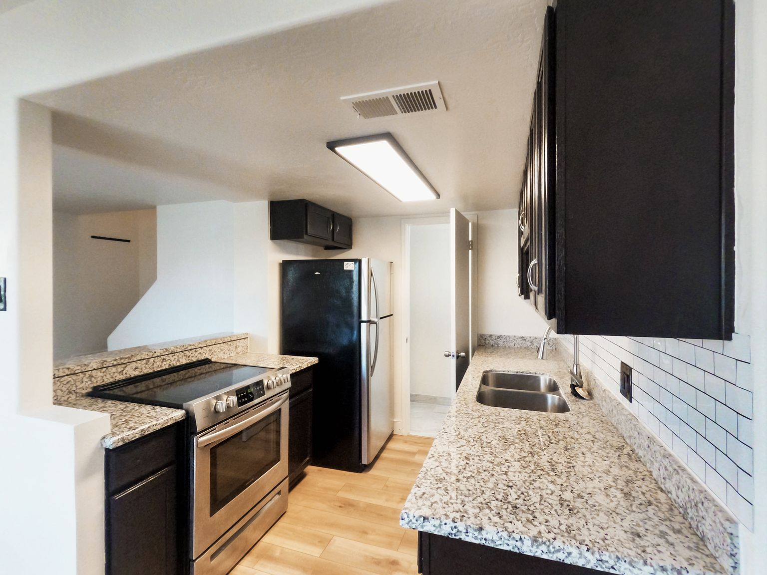 1219 E Townley Ave photo 5