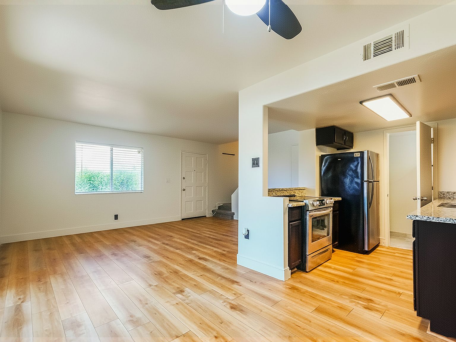 1219 E Townley Ave photo 4