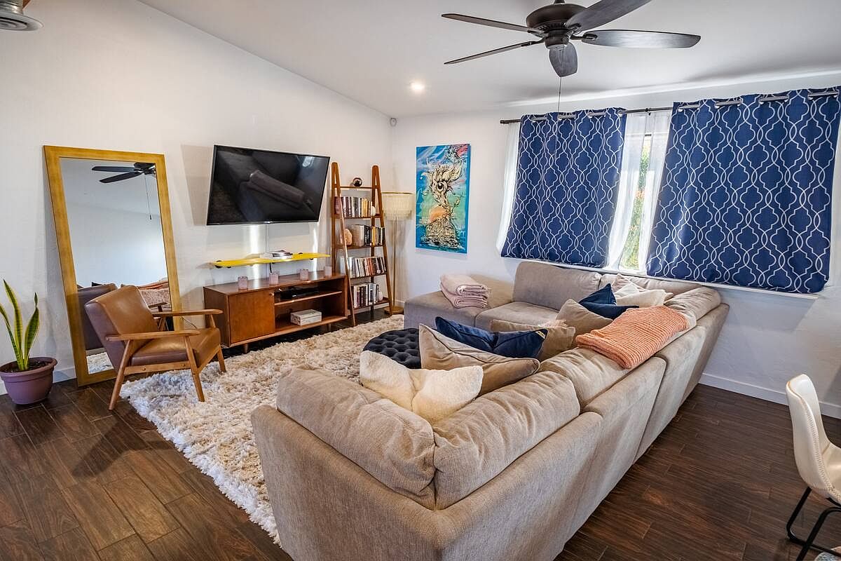 1228 E Diana Ave photo 3