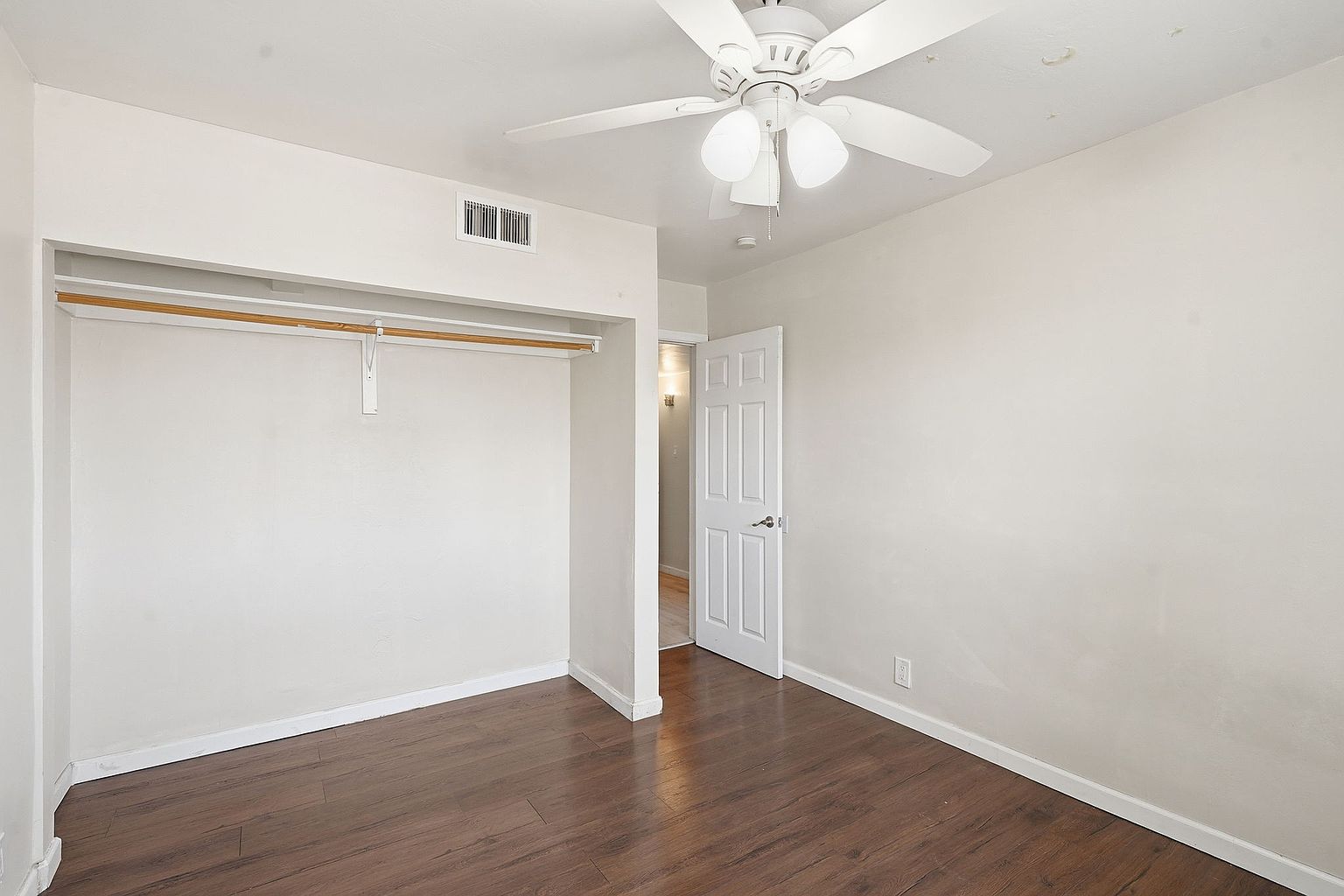 742 E Sierra Vista Dr photo 5