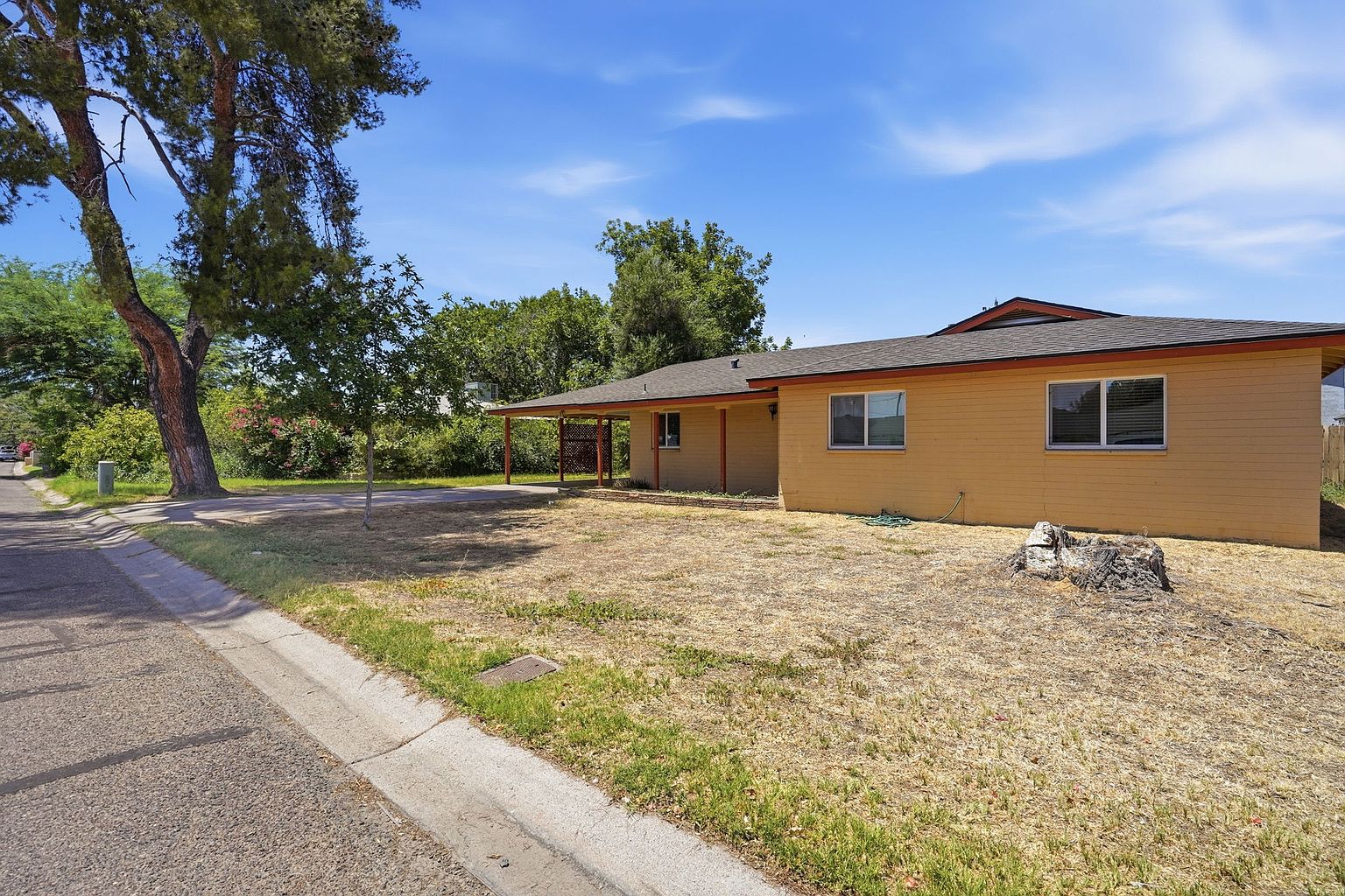 742 E Sierra Vista Dr photo 3