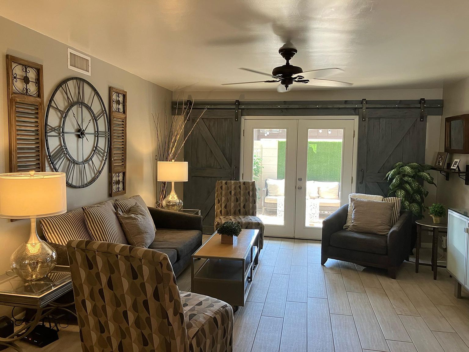 1450 E Bethany Home Rd Phoenix, AZ 85014 photo 2