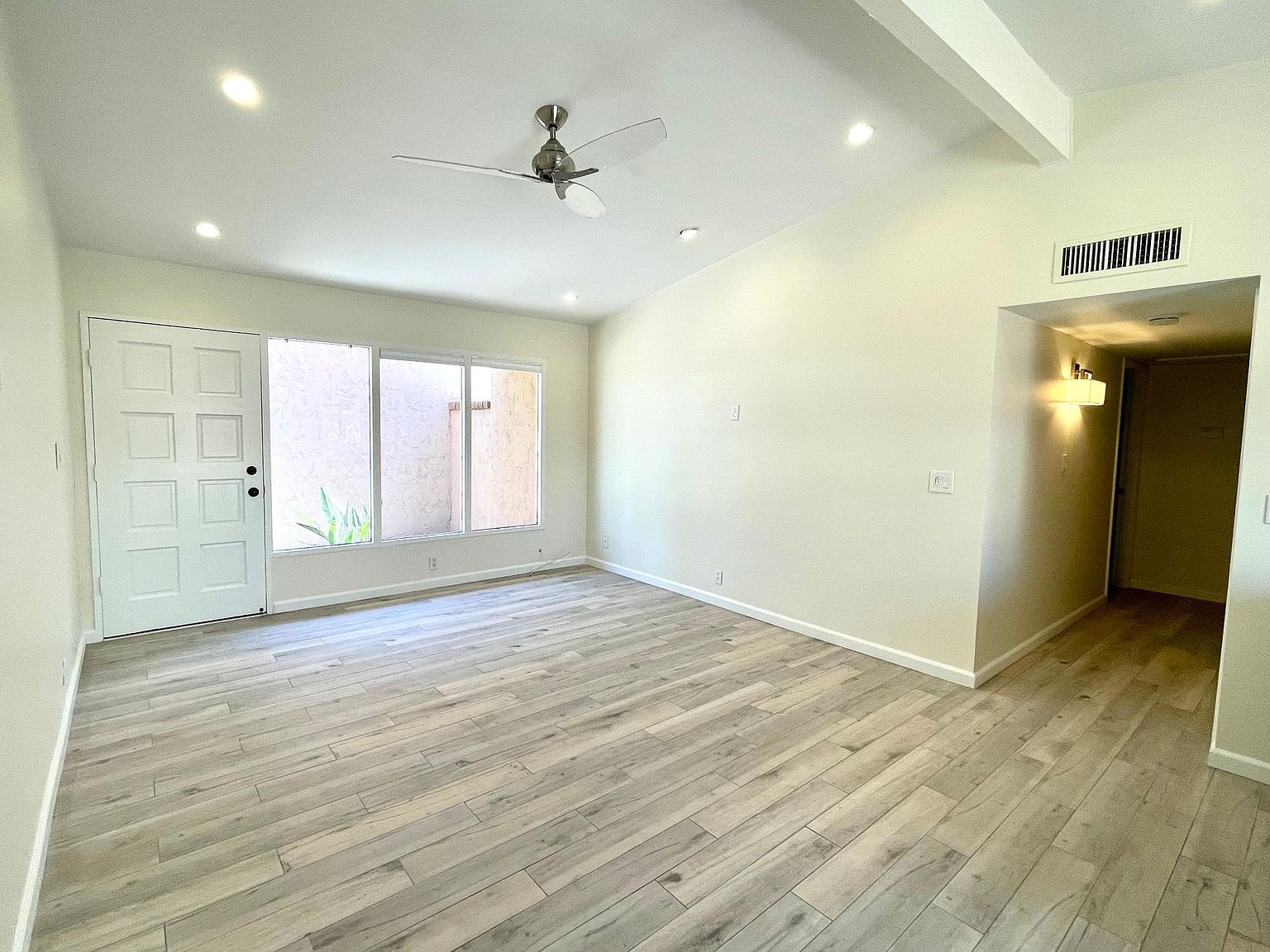 1320 E Bethany Home Rd Phoenix, AZ 85014 photo 3