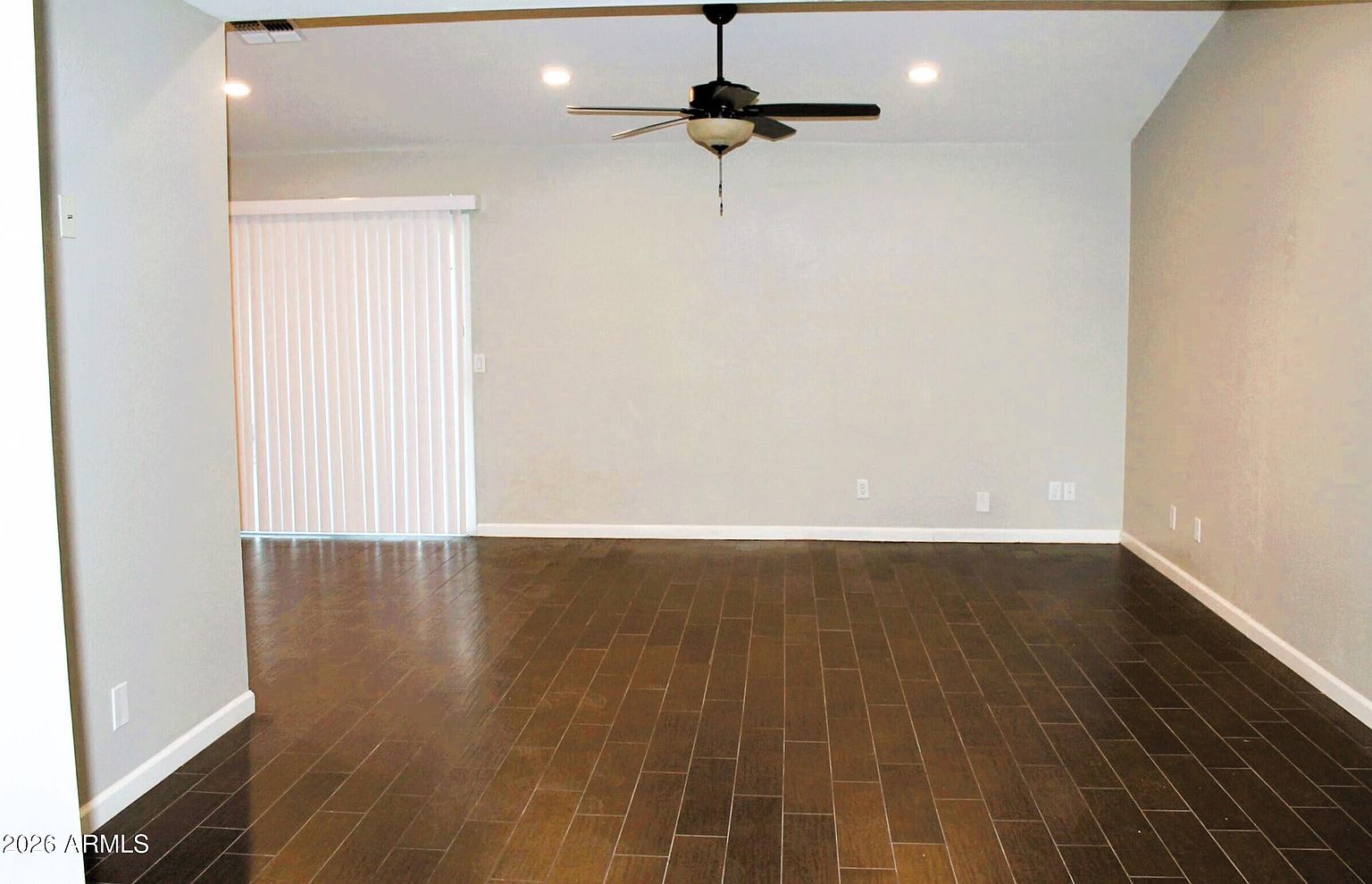 1016 E Rose Ln photo 3