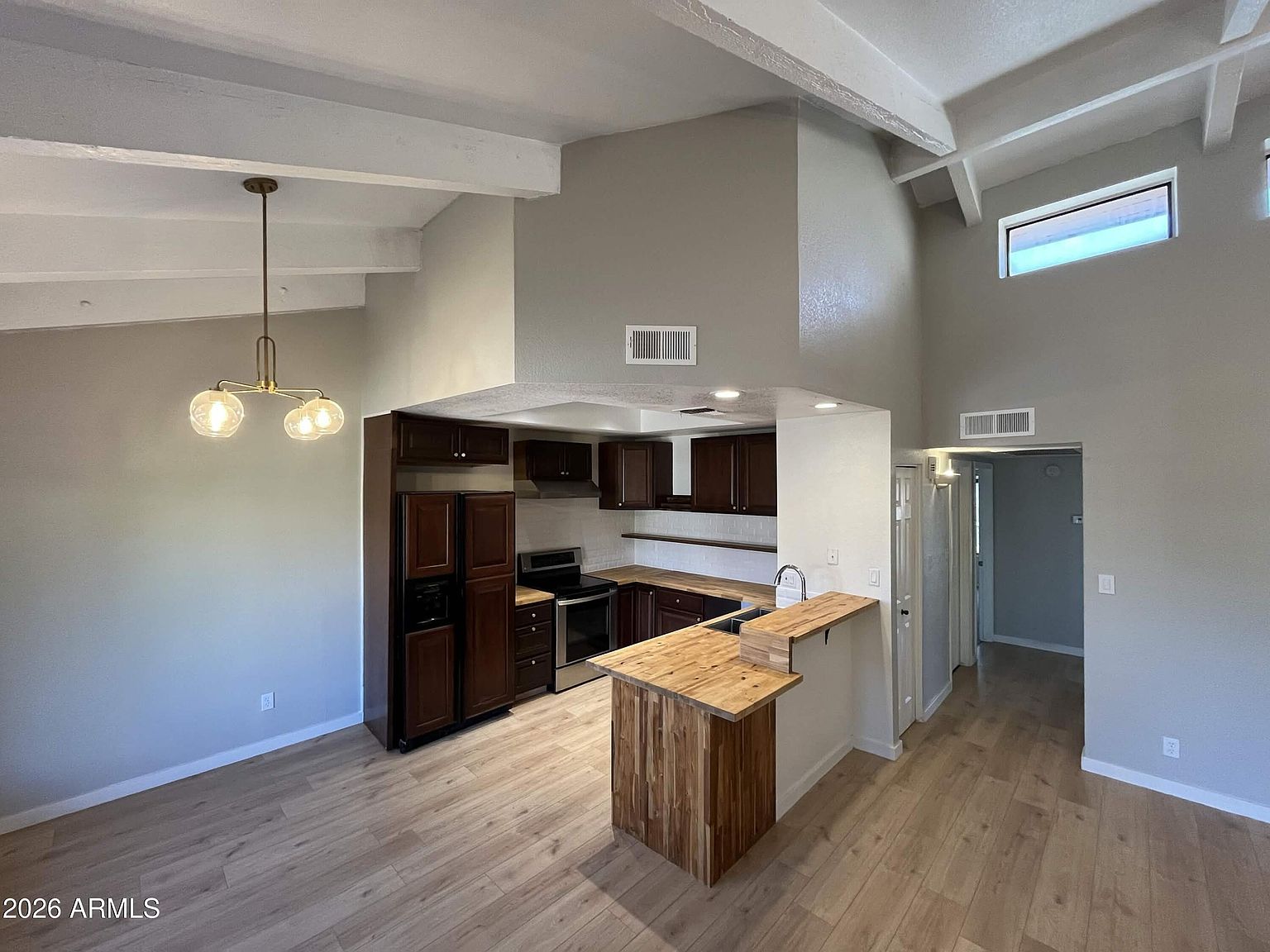 1017 E MARYLAND Avenue photo 3