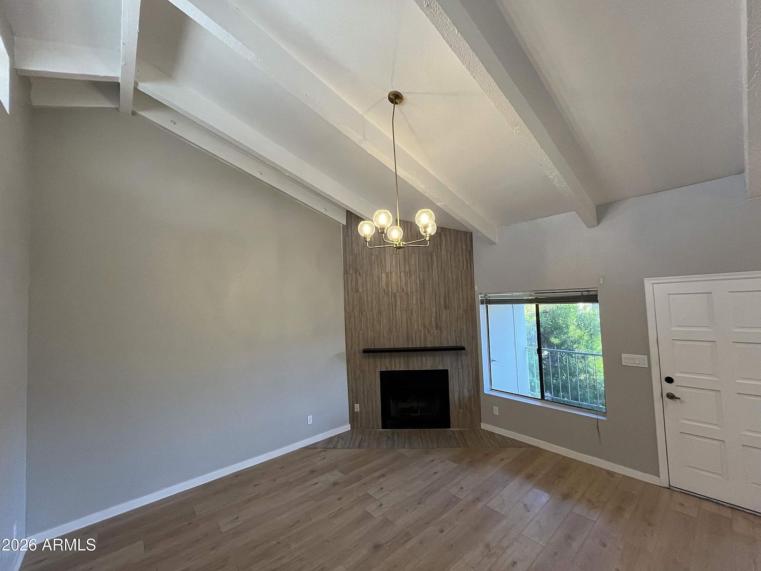 1017 E MARYLAND Avenue photo 4