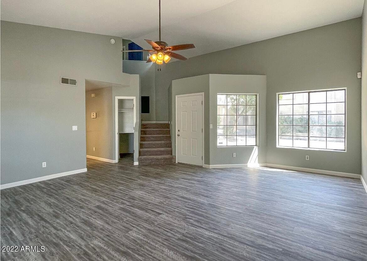 1124 E Rose Ln photo 5