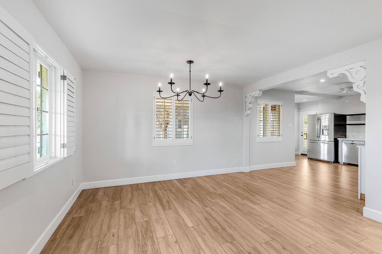 808 E Cavalier Dr photo 5