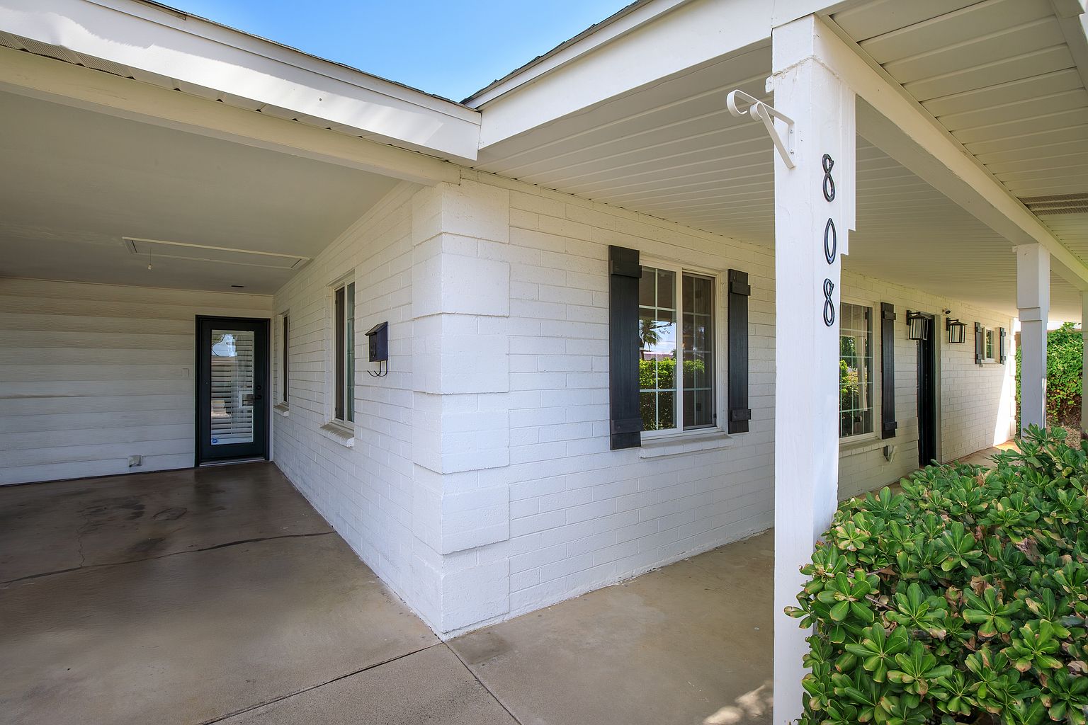 808 E Cavalier Dr photo 2