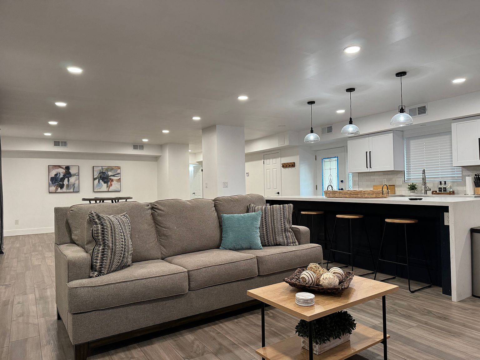 2 Weeks Free...move In Special! Spacious 3-bedroom Condo In Prime North Central Location! photo 2