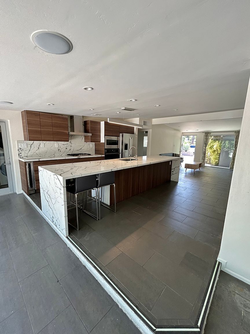 1420 E Rancho Dr photo 3