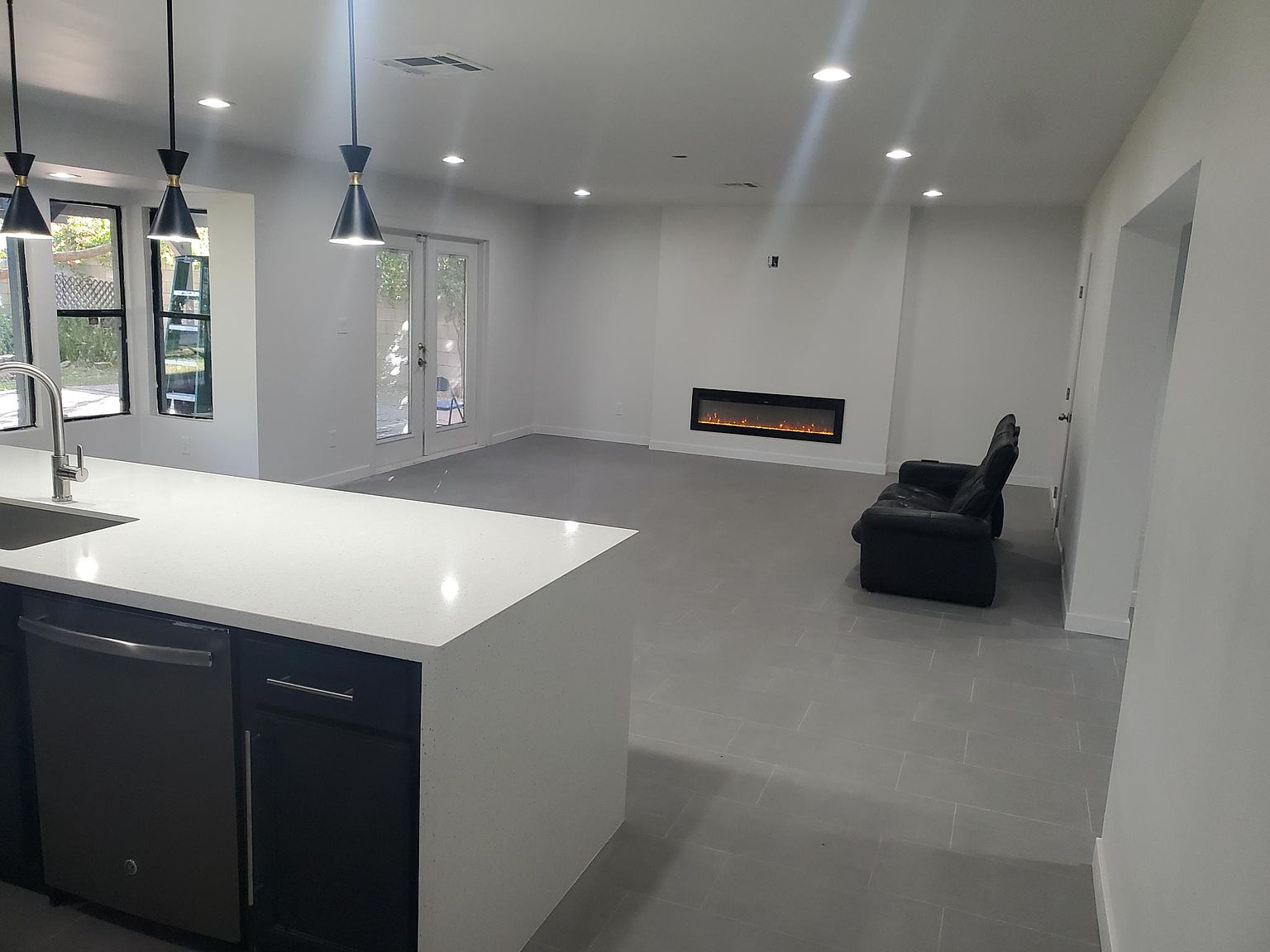 1439 E Solano Dr photo 4
